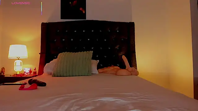 Skay Hot online show from 10.22.25