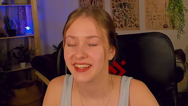 Snapshot of EveMundie chatting on 03.17.25 EveMundie online show from 03.17.25
