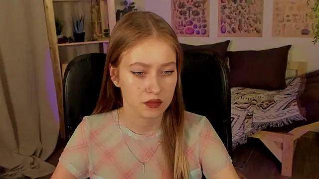Snapshot of EveMundie chatting on 03.20.25 EveMundie online show from 03.20.25