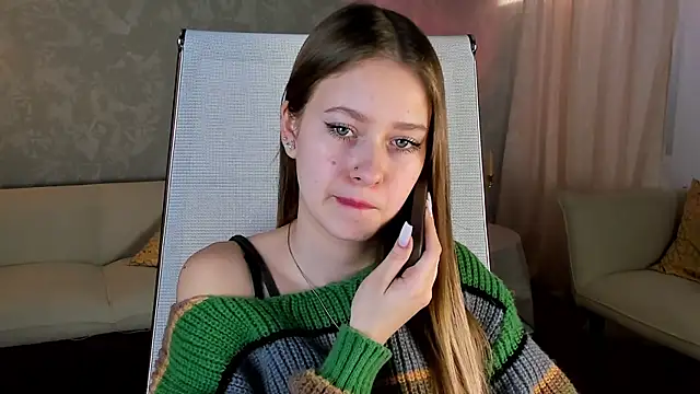 Snapshot of EveMundie chatting on 03.21.25 EveMundie online show from 03.21.25