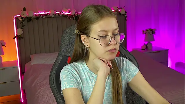 EveMundie online show from 10.25.25