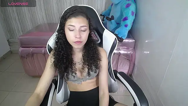 Snapshot of danatella_a chatting on 11.14.25 danatella a online show from 11.14.25