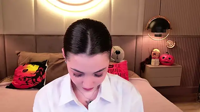 Alice Deleon online show from 10.19.25