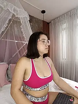 Snapshot of EmmaSulivan chatting on 02.27.25 EmmaSulivan online show from 02.27.25