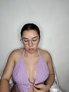Snapshot of EmmaSulivan chatting on 03.09.25 EmmaSulivan online show from 03.09.25