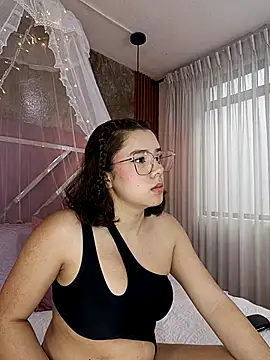 Snapshot of EmmaSulivan chatting on 03.15.25 EmmaSulivan online show from 03.15.25