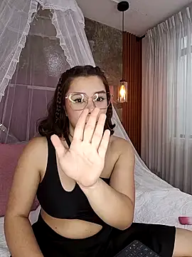Snapshot of EmmaSulivan chatting on 03.15.25 EmmaSulivan online show from 03.15.25