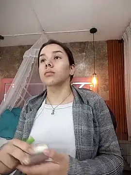 Snapshot of EmmaSulivan chatting on 10.01.25 EmmaSulivan online show from 10.01.25