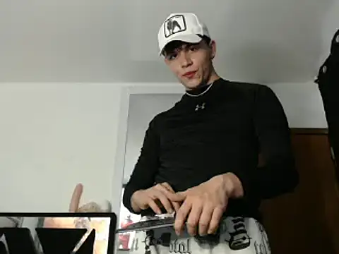 Snapshot of Smith_boy_25 chatting on 03.01.25 Smith boy 25 online show from 03.01.25