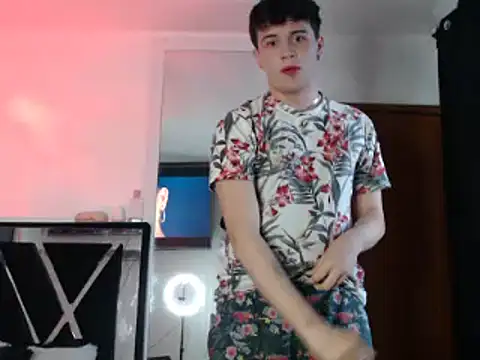 Snapshot of Smith_boy_25 chatting on 03.04.25 Smith boy 25 online show from 03.04.25