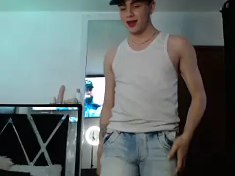 Snapshot of Smith_boy_25 chatting on 03.05.25 Smith boy 25 online show from 03.05.25