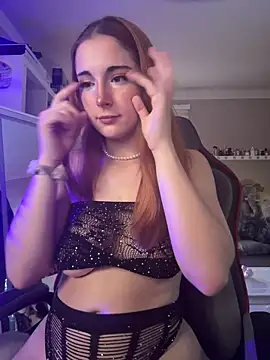 Snapshot of sexymelli18 chatting on 09.19.25 sexymelli18 online show from 09.19.25