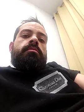 Snapshot of guccititi chatting on 11.11.25 guccititi online show from 11.11.25