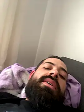 Snapshot of guccititi chatting on 11.12.25 guccititi online show from 11.12.25