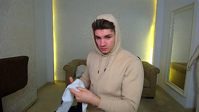 Snapshot of MaxKaiden chatting on 02.04.26 MaxKaiden online show from 02.04.26