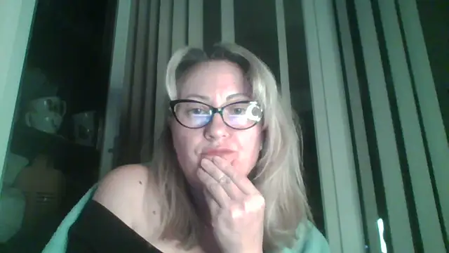 Snapshot of Mary888x chatting on 02.21.25 Mary888x online show from 02.21.25