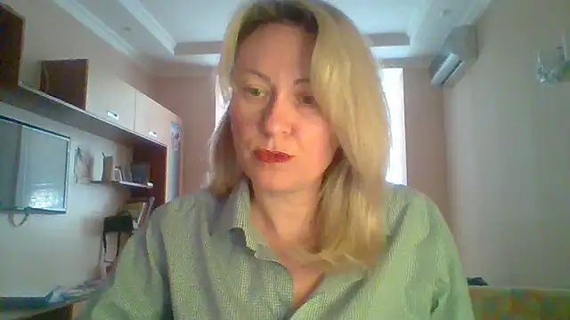 Snapshot of Mary888x chatting on 03.04.25 Mary888x online show from 03.04.25