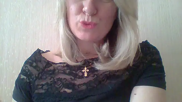 Snapshot of Mary888x chatting on 12.18.25 Mary888x online show from 12.18.25