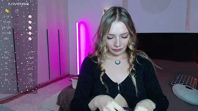 LunaticaBae online show from 02.27.25