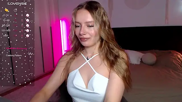 LunaticaBae online show from 03.22.25