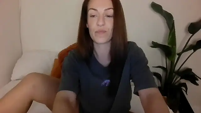 Snapshot of Edenfox- chatting on 02.15.26 Edenfox- online show from 02.15.26