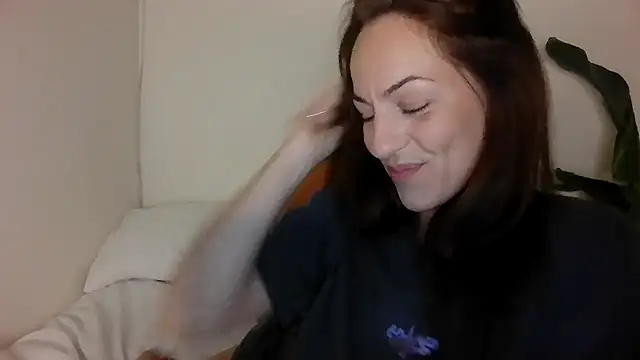 Snapshot of Edenfox- chatting on 02.15.26 Edenfox- online show from 02.15.26