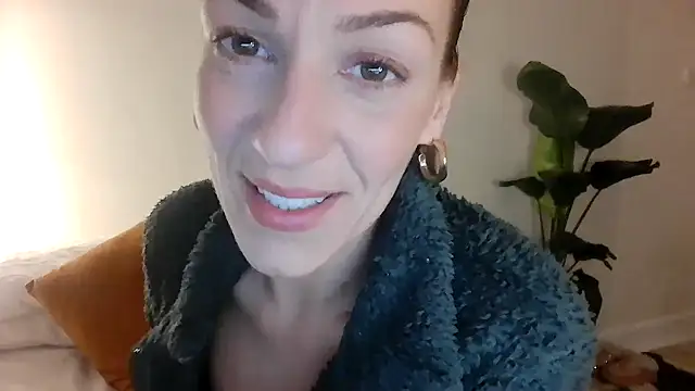 Snapshot of Edenfox- chatting on 02.17.26 Edenfox- online show from 02.17.26