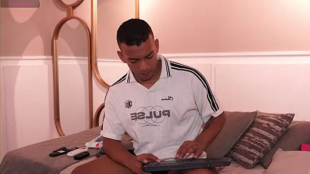Rafa2004Cruz online show from 06.21.26
