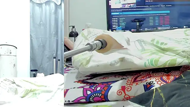 Snapshot of afroditacute15 chatting on 03.19.25 afroditacute15 online show from 03.19.25