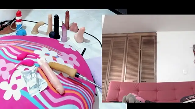 Snapshot of afroditacute15 chatting on 10.20.25 afroditacute15 online show from 10.20.25