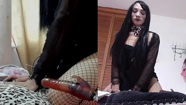 Snapshot of afroditacute15 chatting on 10.31.25 afroditacute15 online show from 10.31.25