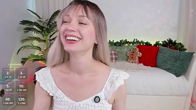 Snapshot of angel_claire chatting on 12.03.25 angel claire online show from 12.03.25