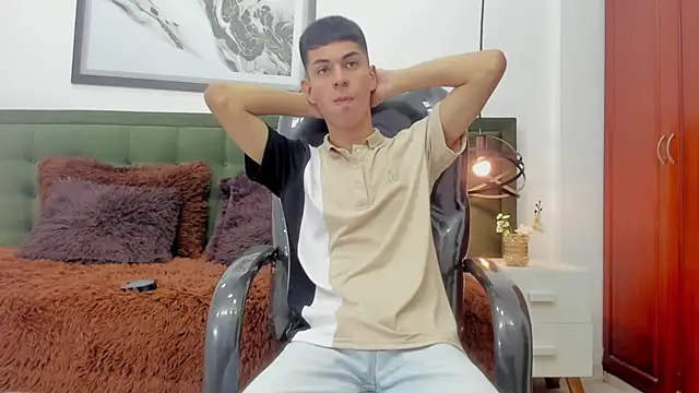 Snapshot of Johann_sex chatting on 01.06.26 Johann sex online show from 01.06.26