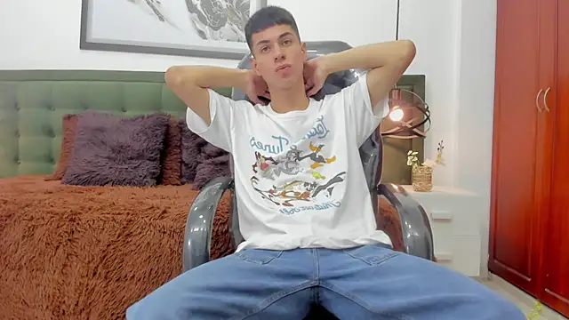 Snapshot of Johann_sex chatting on 01.08.26 Johann sex online show from 01.08.26