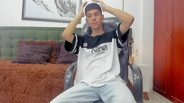 Snapshot of Johann_sex chatting on 01.09.26 Johann sex online show from 01.09.26