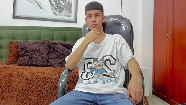 Snapshot of Johann_sex chatting on 01.14.26 Johann sex online show from 01.14.26