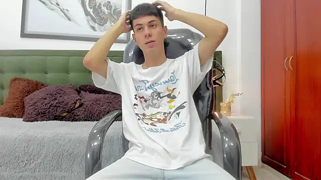 Snapshot of Johann_sex chatting on 02.11.26 Johann sex online show from 02.11.26