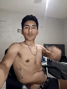 Snapshot of LeonRoots chatting on 01.18.26 LeonRoots online show from 01.18.26