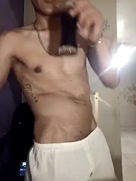 Snapshot of LeonRoots chatting on 02.04.26 LeonRoots online show from 02.04.26