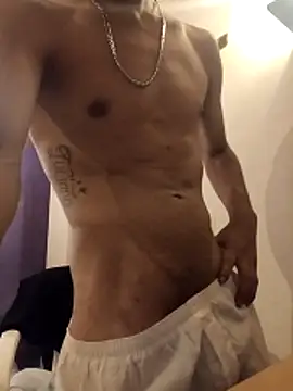 Snapshot of LeonRoots chatting on 02.14.26 LeonRoots online show from 02.14.26