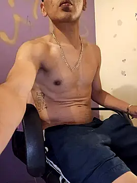 Snapshot of LeonRoots chatting on 02.18.26 LeonRoots online show from 02.18.26