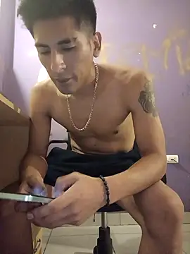 Snapshot of LeonRoots chatting on 02.27.26 LeonRoots online show from 02.27.26