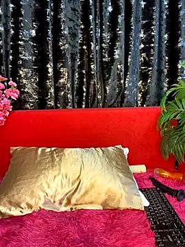 Snapshot of Siena_Amaris chatting on 12.05.25 Siena Amaris online show from 12.05.25