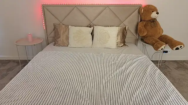 PaigePrado online show from 04.15.26