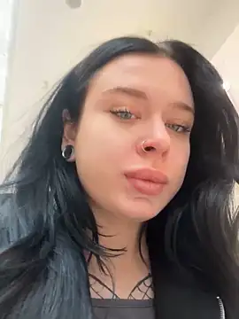 AlishaPrettyBlade online show from 10.15.25