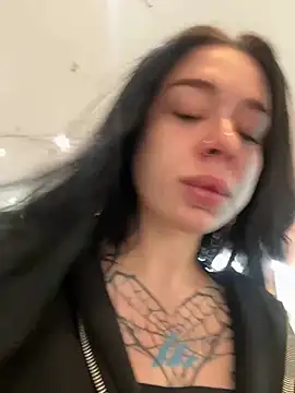 Snapshot of AlishaPrettyBlade chatting on 04.11.26 AlishaPrettyBlade online show from 04.11.26