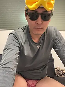 Snapshot of pierrot_0202 chatting on 02.21.25 pierrot 0202 online show from 02.21.25