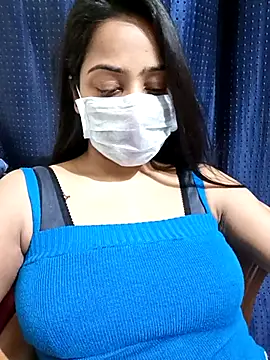 Snapshot of COZY_ROZI chatting on 03.04.25 COZY ROZI online show from 03.04.25