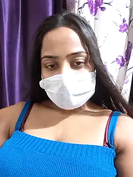 Snapshot of COZY_ROZI chatting on 11.04.25 COZY ROZI online show from 11.04.25