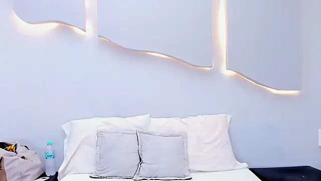 EmilyDiaaz online show from 04.14.26